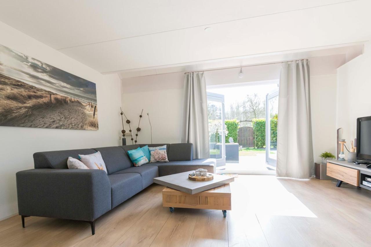 Vakantiehuis Op Villapark Oesterbaai Aan Zee , Met Speeltuin Grenzend Aan De Tuin Wemeldinge Exteriör bild