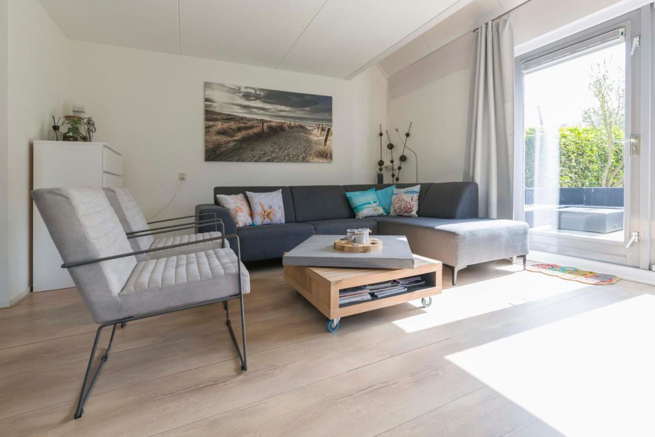 Vakantiehuis Op Villapark Oesterbaai Aan Zee , Met Speeltuin Grenzend Aan De Tuin Wemeldinge Exteriör bild