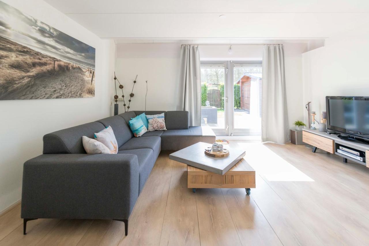 Vakantiehuis Op Villapark Oesterbaai Aan Zee , Met Speeltuin Grenzend Aan De Tuin Wemeldinge Exteriör bild