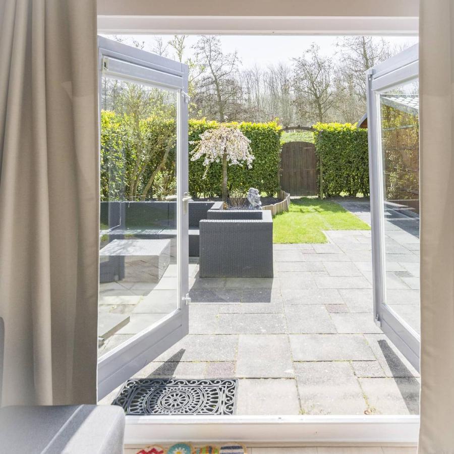 Vakantiehuis Op Villapark Oesterbaai Aan Zee , Met Speeltuin Grenzend Aan De Tuin Wemeldinge Exteriör bild