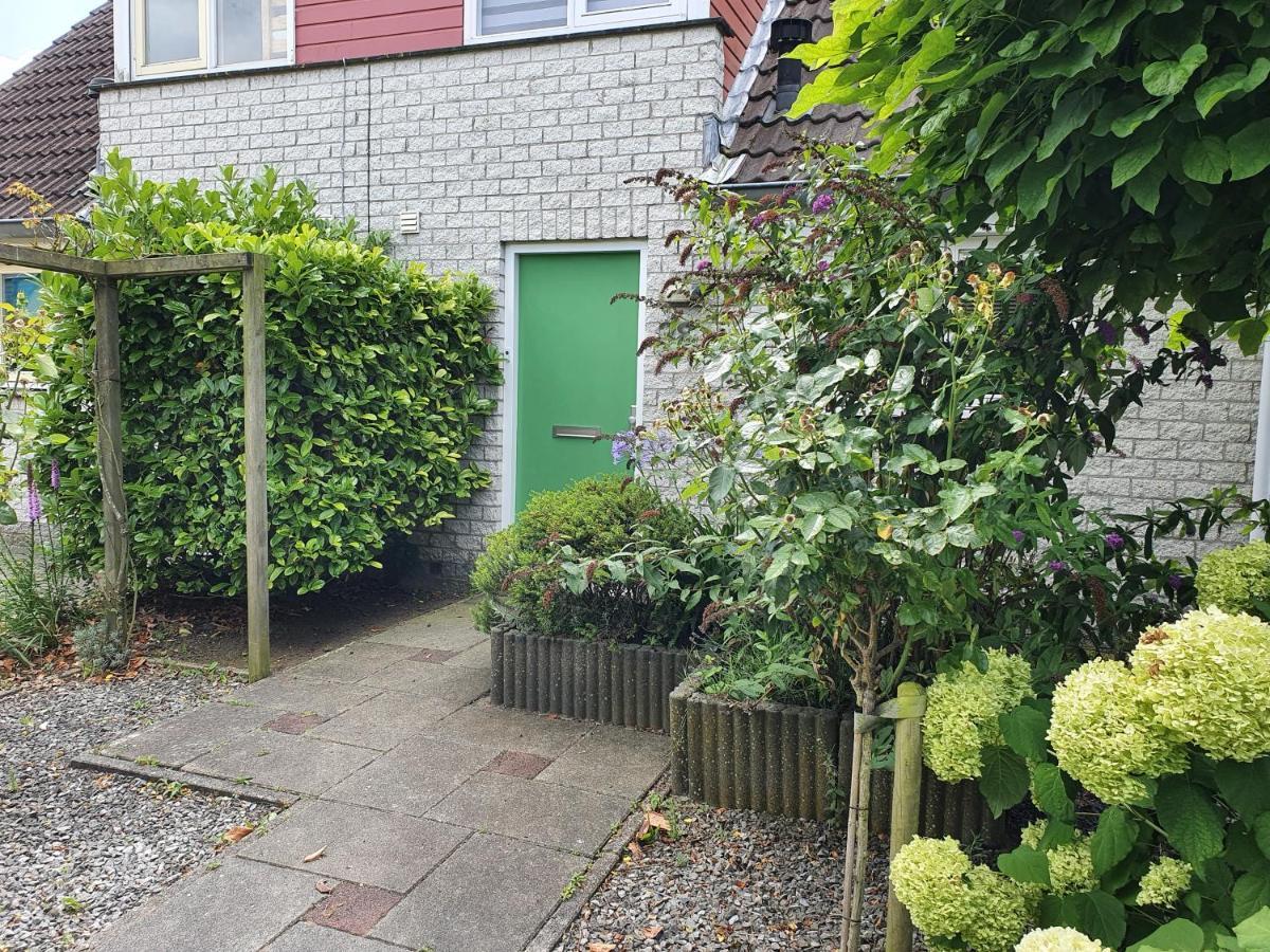 Vakantiehuis Op Villapark Oesterbaai Aan Zee , Met Speeltuin Grenzend Aan De Tuin Wemeldinge Exteriör bild