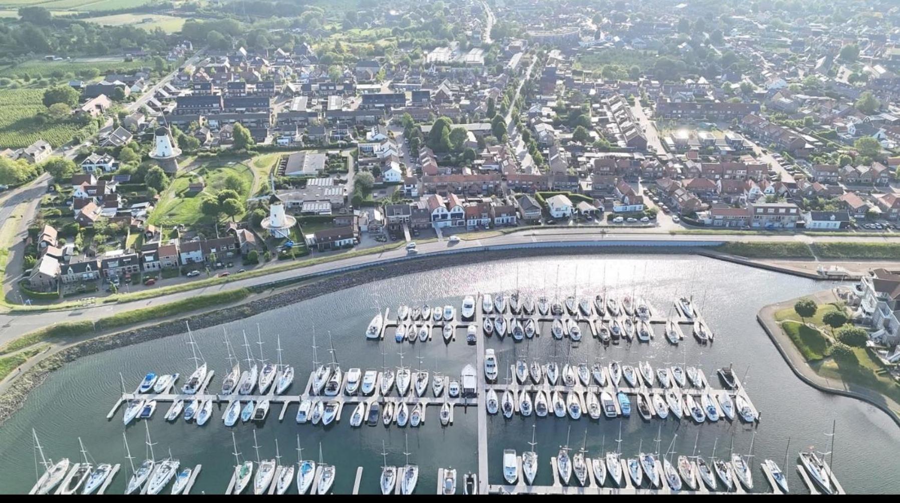 Vakantiehuis Op Villapark Oesterbaai Aan Zee , Met Speeltuin Grenzend Aan De Tuin Wemeldinge Exteriör bild